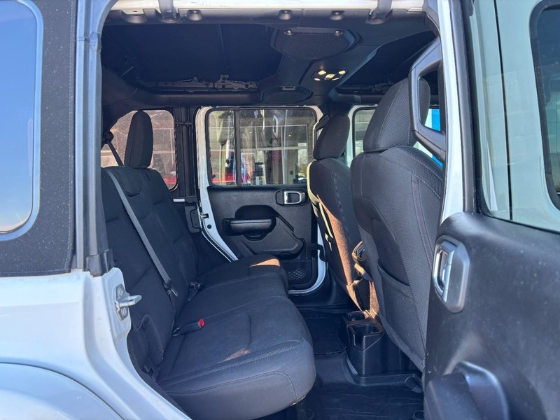 Jeep Wrangler Vehicle Image 10