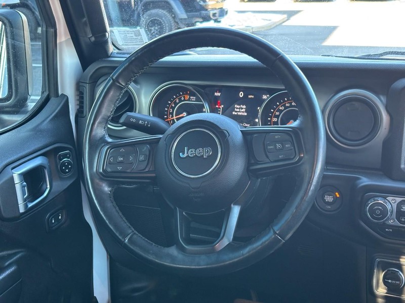 Jeep Wrangler Vehicle Image 12