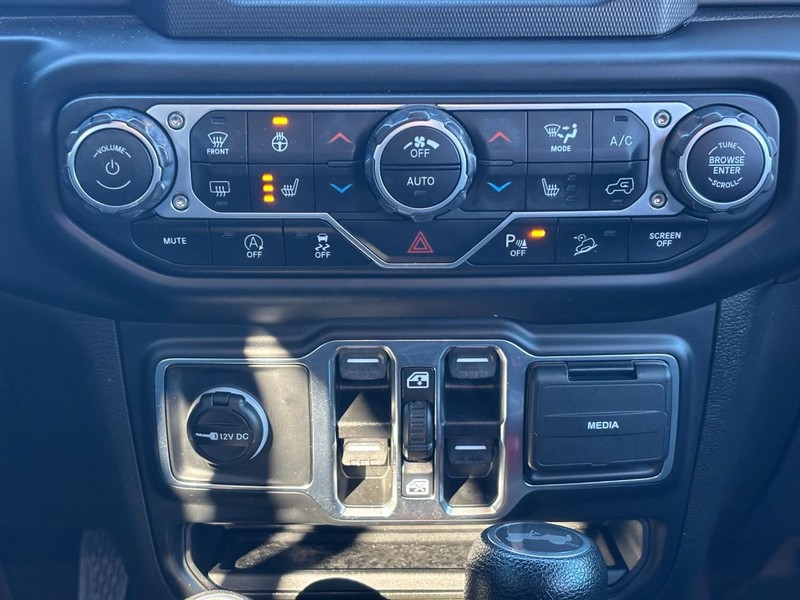 Jeep Wrangler Vehicle Image 14