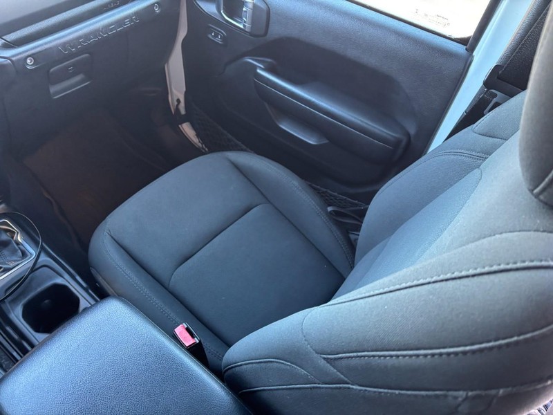 Jeep Wrangler Vehicle Image 15