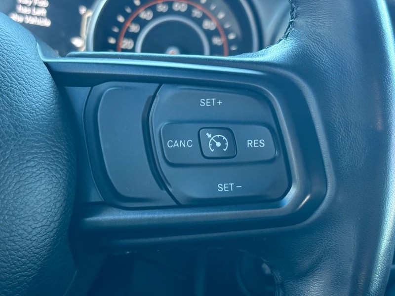 Jeep Wrangler Vehicle Image 18