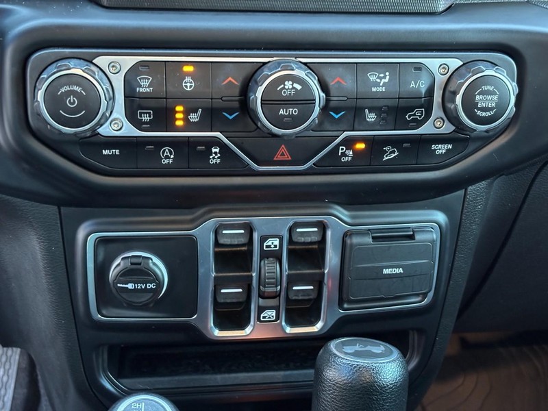 Jeep Wrangler Vehicle Image 22