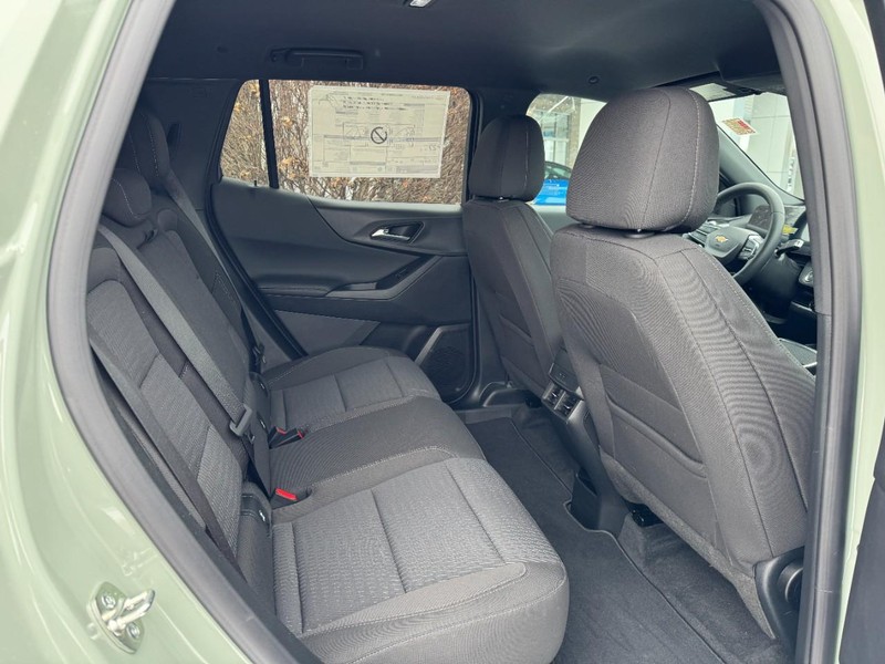 Chevrolet Equinox Vehicle Image 05