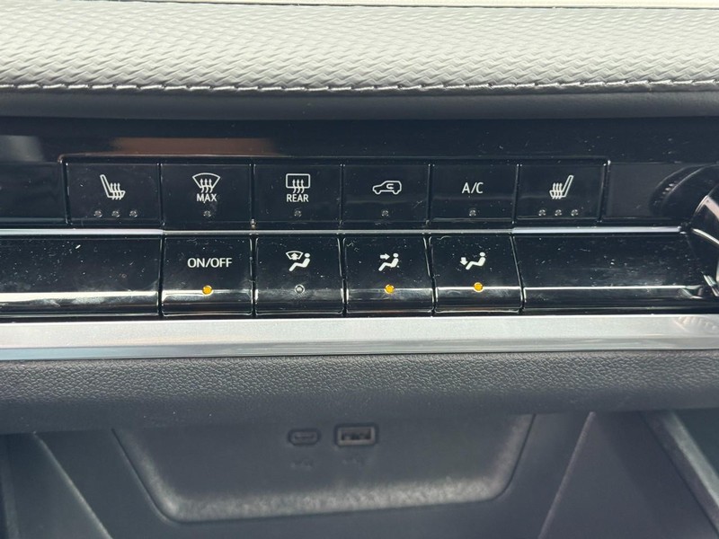 Chevrolet Equinox Vehicle Image 15