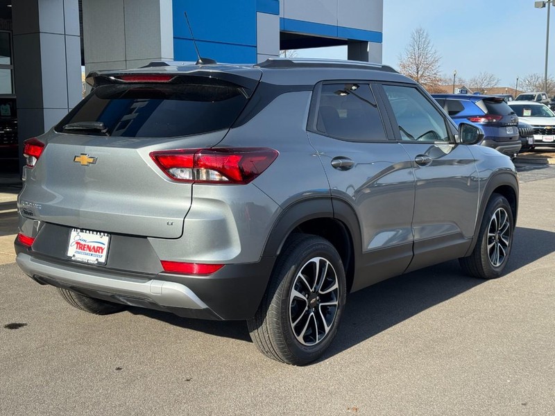 Chevrolet TrailBlazer Vehicle Image 03