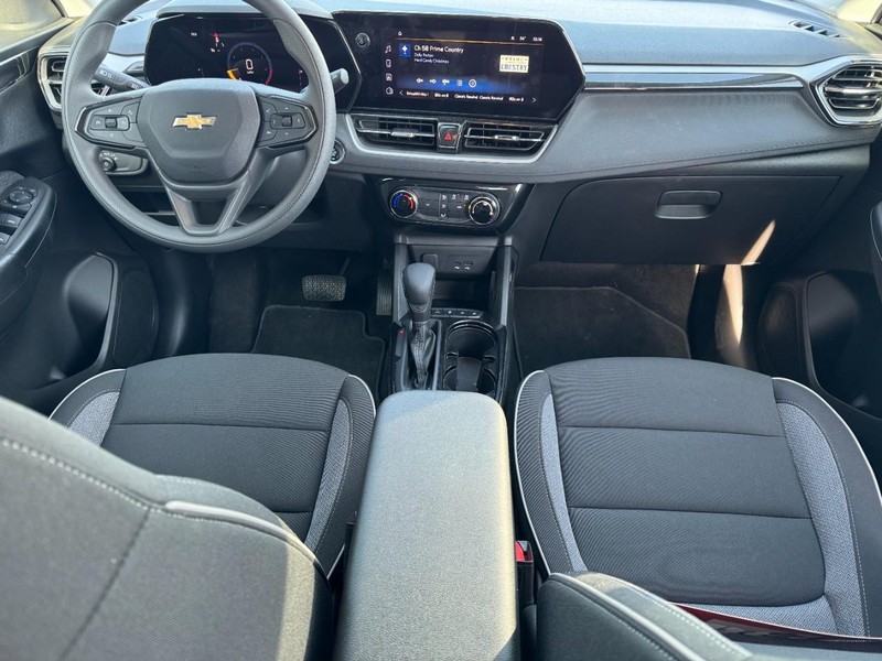 Chevrolet TrailBlazer Vehicle Image 06