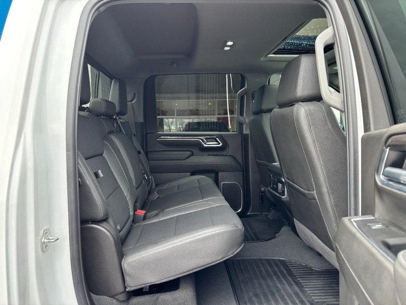 Chevrolet Silverado 2500HD Vehicle Image 10