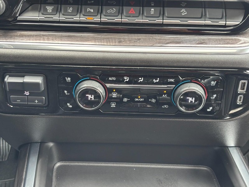 Chevrolet Silverado 2500HD Vehicle Image 14