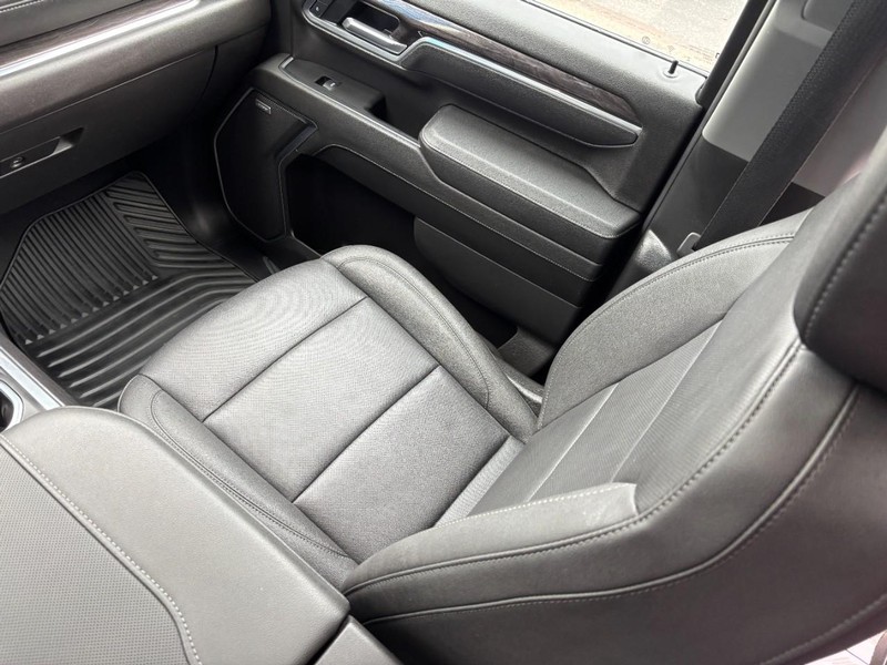 Chevrolet Silverado 2500HD Vehicle Image 15