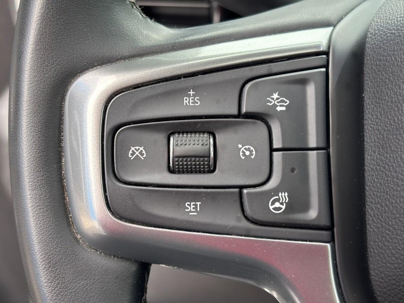 Chevrolet Silverado 2500HD Vehicle Image 17