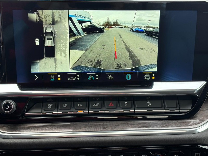 Chevrolet Silverado 2500HD Vehicle Image 21