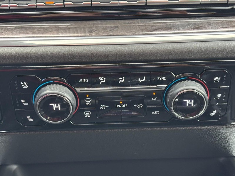 Chevrolet Silverado 2500HD Vehicle Image 23