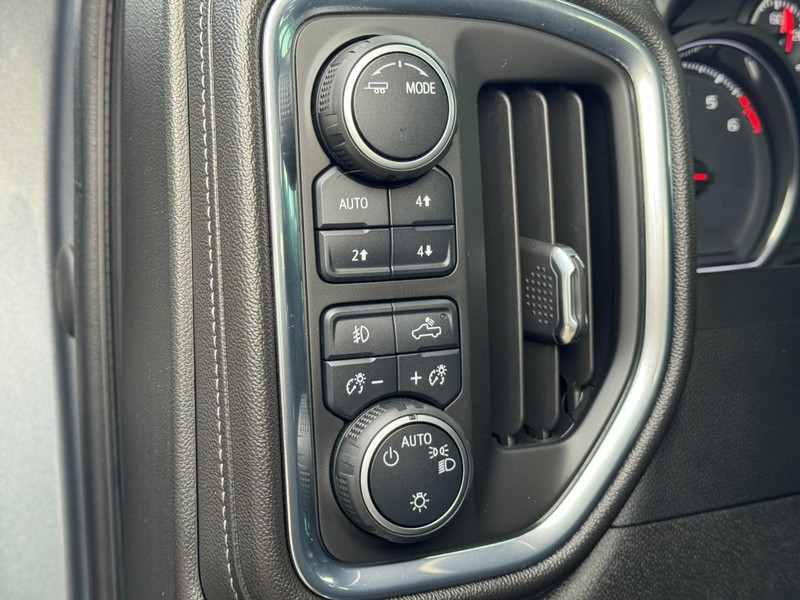 Chevrolet Silverado 1500 LTD Vehicle Image 17