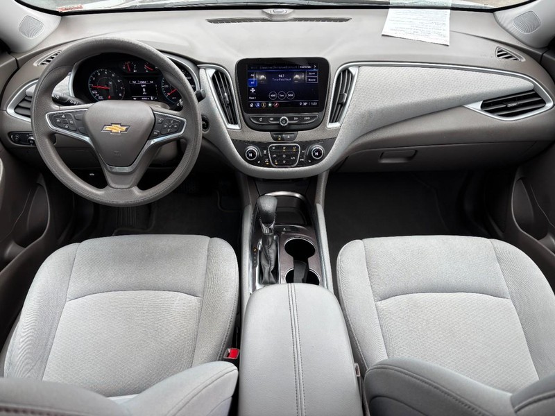 Chevrolet Malibu Vehicle Image 11