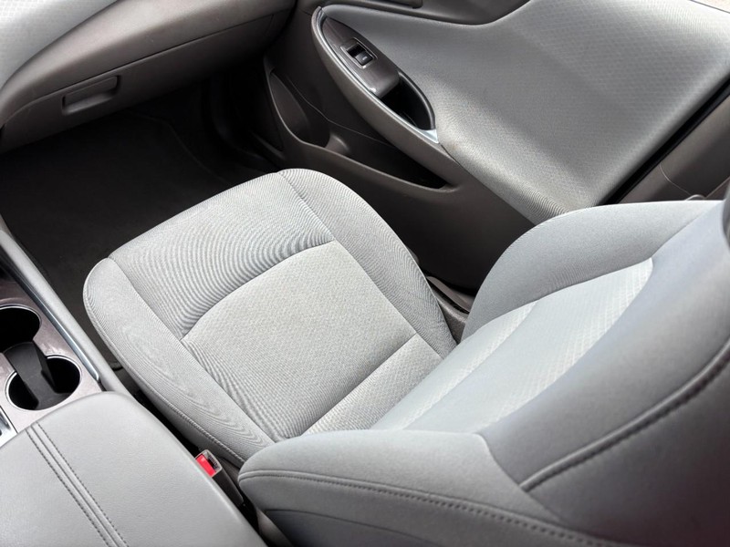 Chevrolet Malibu Vehicle Image 14