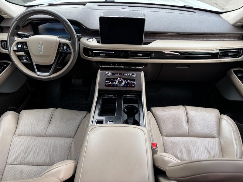 Lincoln Aviator Vehicle Image 12