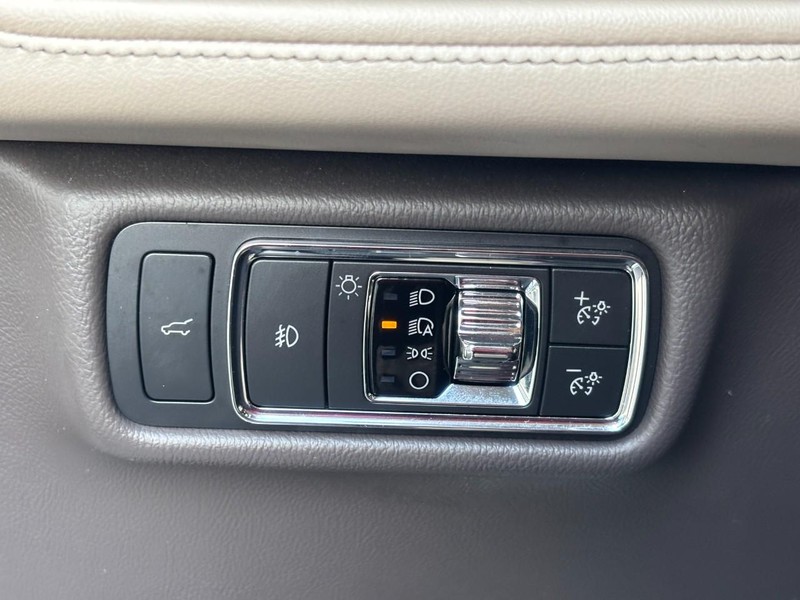 Lincoln Aviator Vehicle Image 17