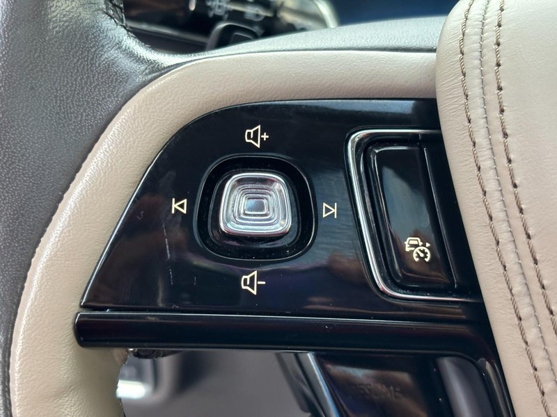 Lincoln Aviator Vehicle Image 18