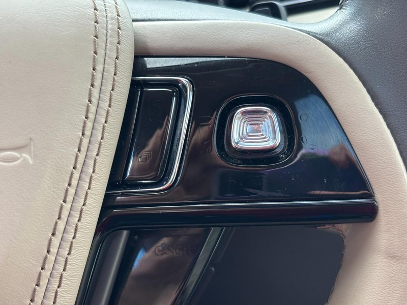 Lincoln Aviator Vehicle Image 19