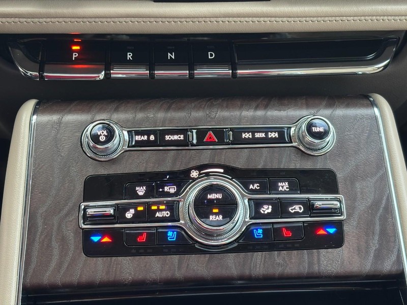 Lincoln Aviator Vehicle Image 24