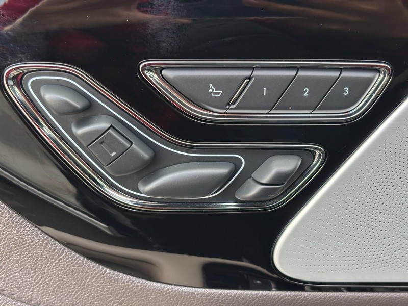 Lincoln Aviator Vehicle Image 26