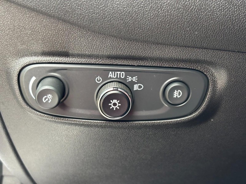 Chevrolet Equinox Vehicle Image 15