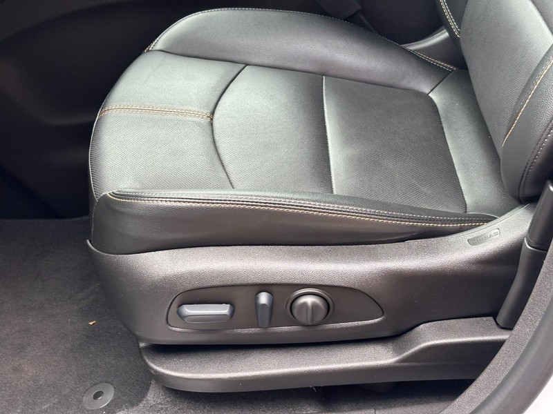 Chevrolet Equinox Vehicle Image 24