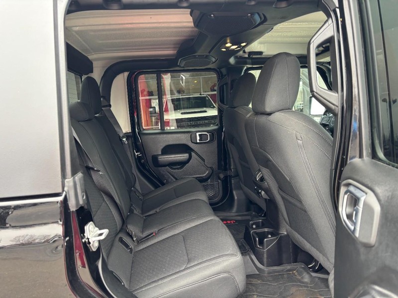 Jeep Gladiator Vehicle Image 10