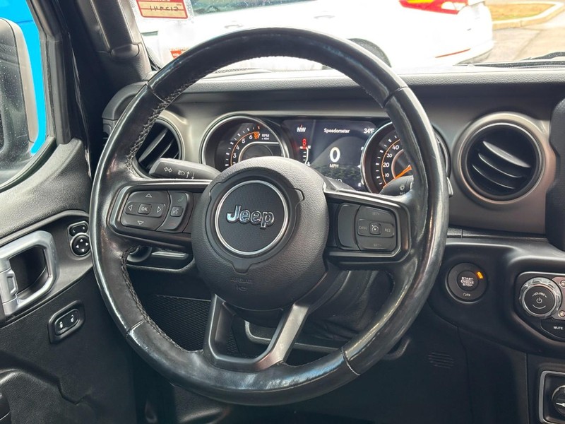 Jeep Gladiator Vehicle Image 12