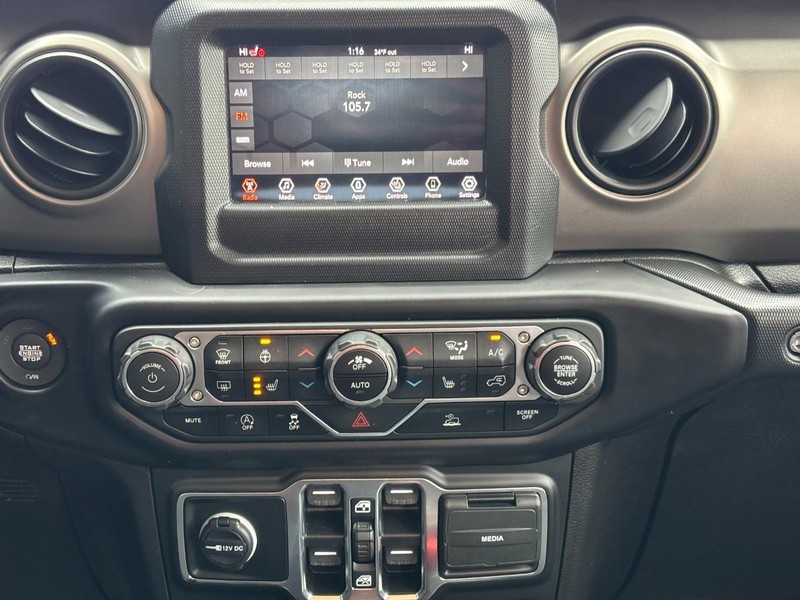 Jeep Gladiator Vehicle Image 13