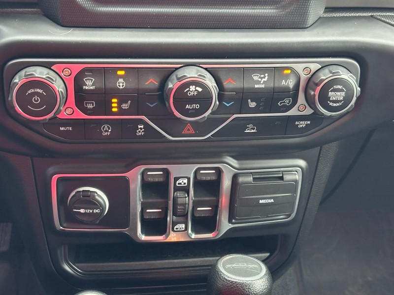 Jeep Gladiator Vehicle Image 21