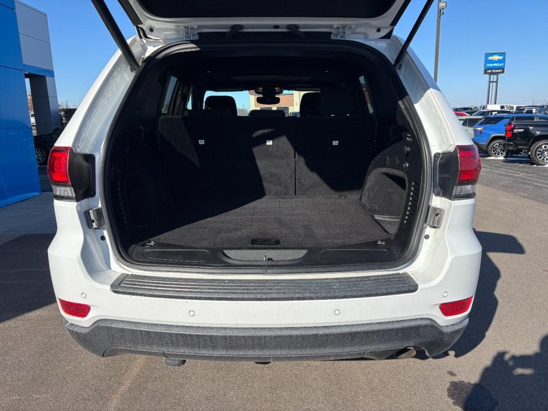 Jeep Grand Cherokee Vehicle Image 04