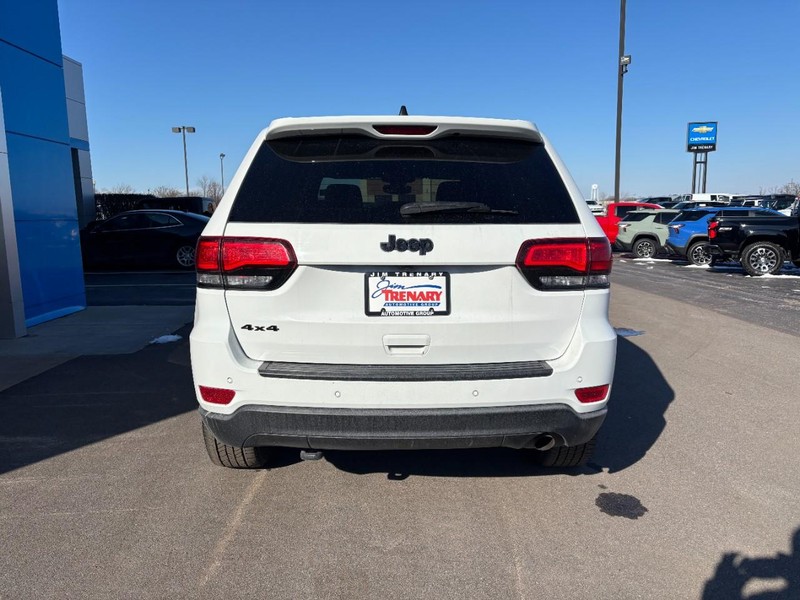 Jeep Grand Cherokee Vehicle Image 05