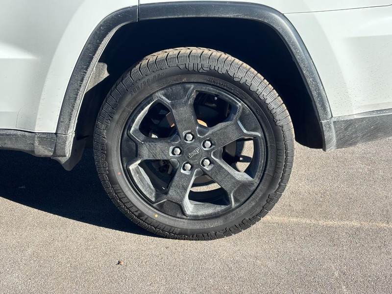 Jeep Grand Cherokee Vehicle Image 07