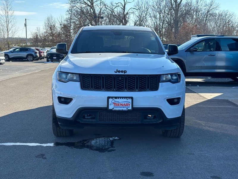 Jeep Grand Cherokee Vehicle Image 09