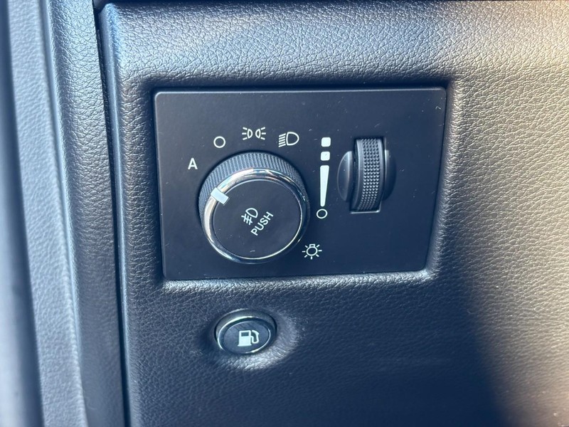 Jeep Grand Cherokee Vehicle Image 16