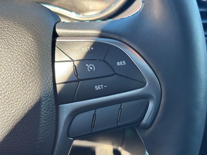 Jeep Grand Cherokee Vehicle Image 18