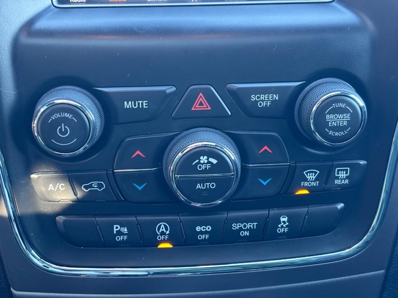 Jeep Grand Cherokee Vehicle Image 22