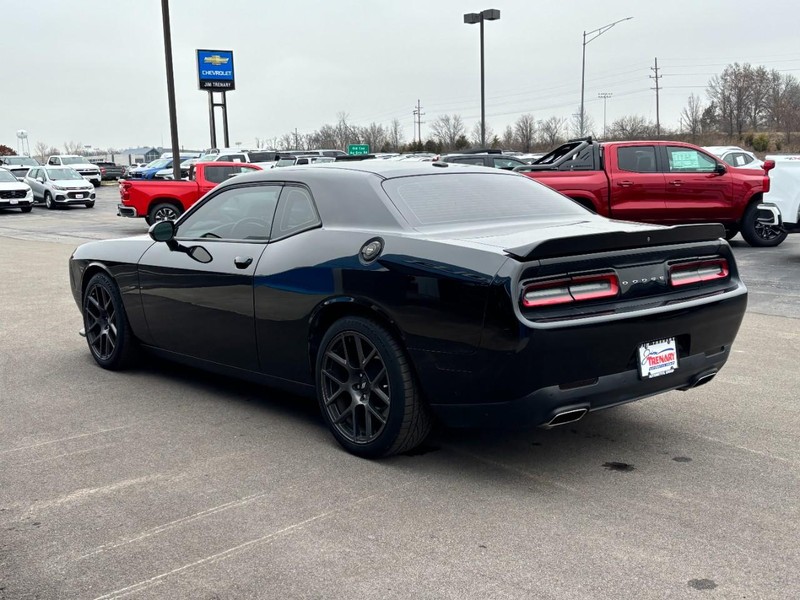 Dodge Challenger Vehicle Image 06