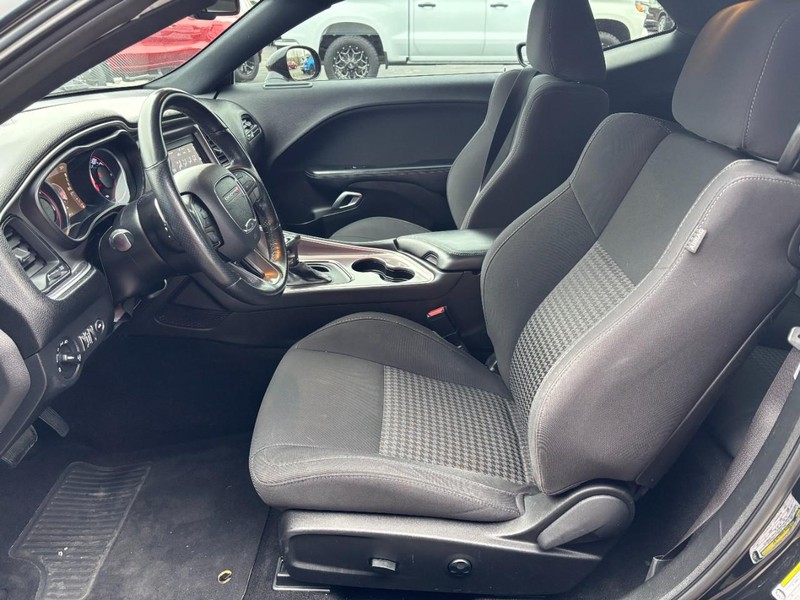 Dodge Challenger Vehicle Image 11