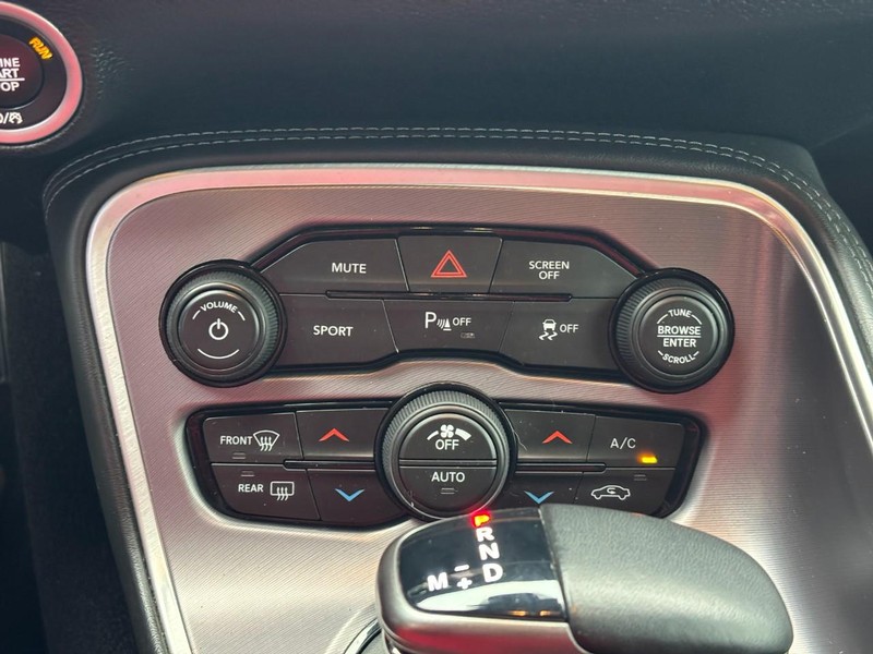 Dodge Challenger Vehicle Image 18