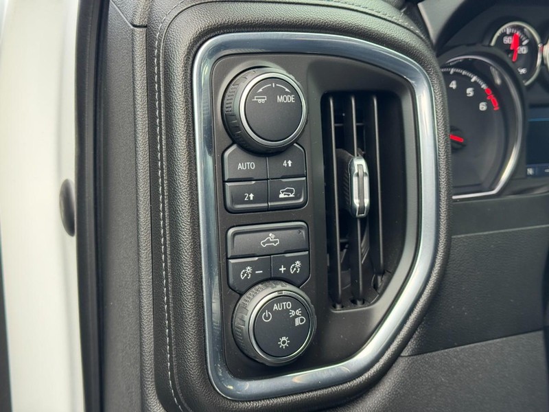 Chevrolet Silverado 1500 Vehicle Image 17