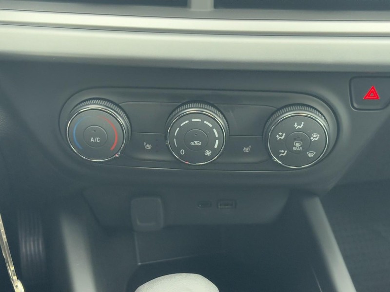 Chevrolet Trax Vehicle Image 16