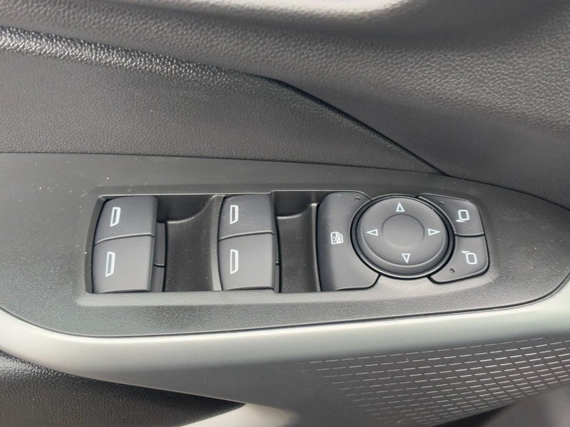 Chevrolet Trax Vehicle Image 17