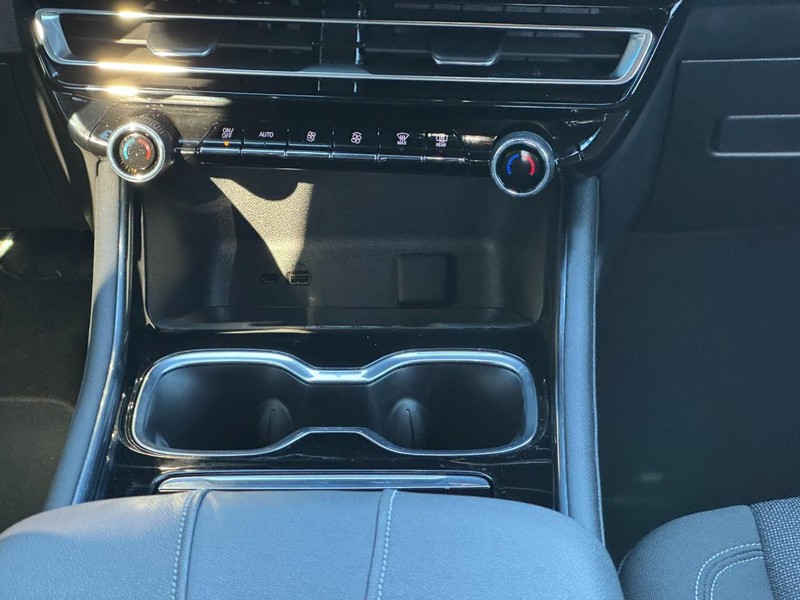 Chevrolet Traverse Vehicle Image 13