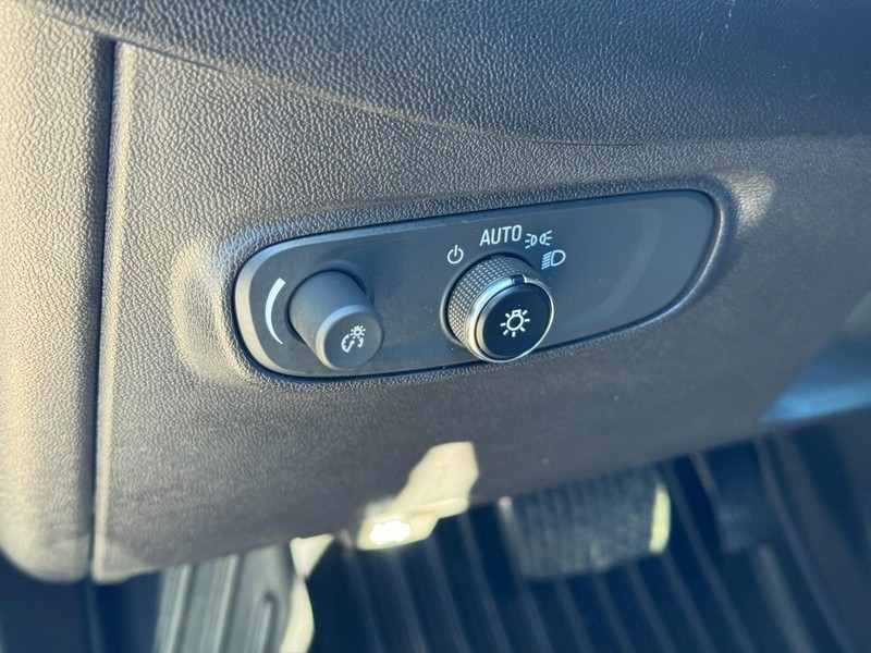 Chevrolet Equinox Vehicle Image 16