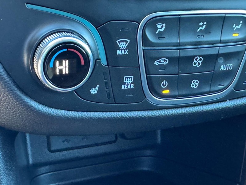 Chevrolet Equinox Vehicle Image 21