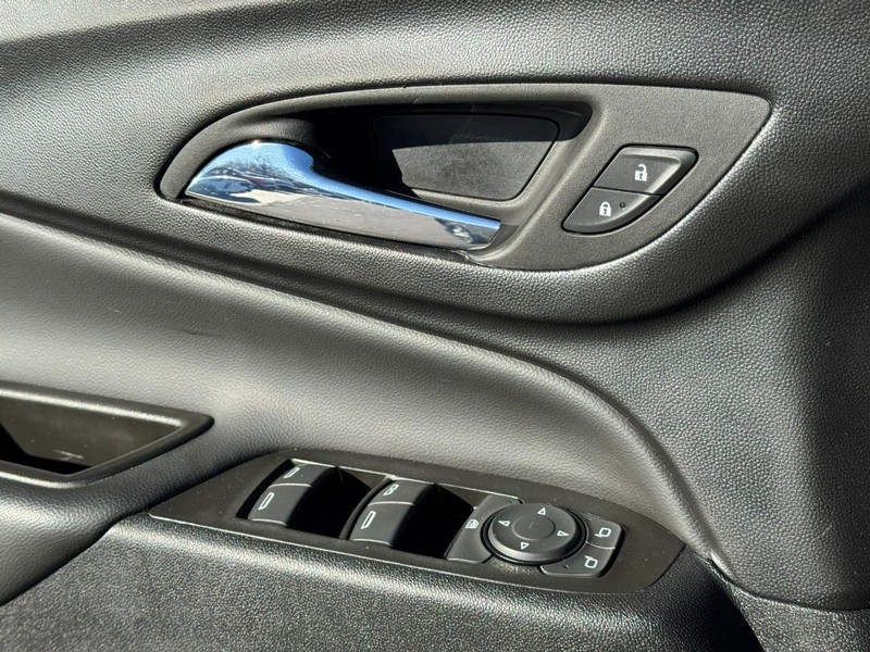 Chevrolet Equinox Vehicle Image 22