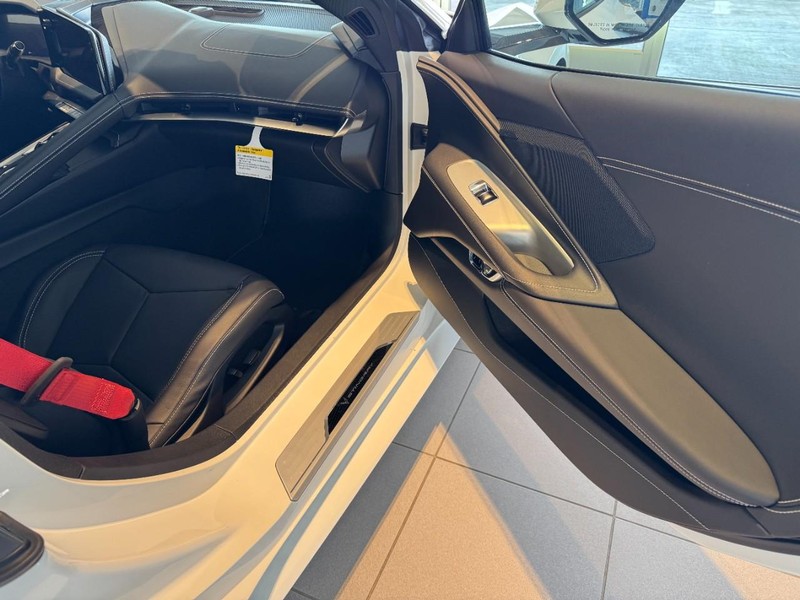 Chevrolet Corvette Vehicle Image 05