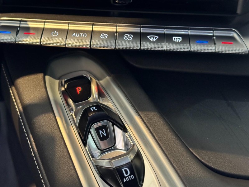 Chevrolet Corvette Vehicle Image 16